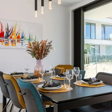 New, Luxurious And Modern With Private Parking アパート *